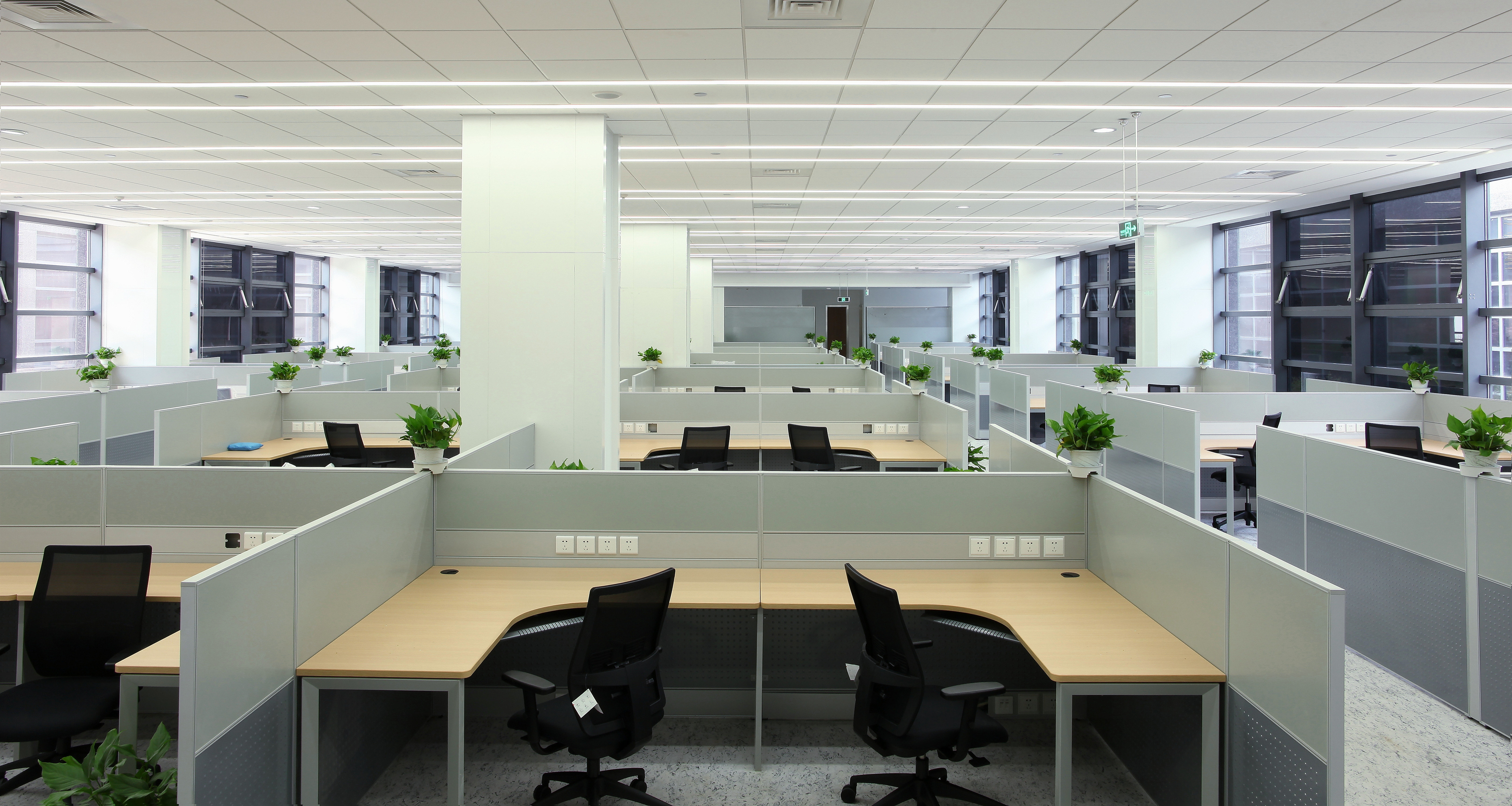 圣奥办公家具为华三通信设计高效职员办公空间实拍图