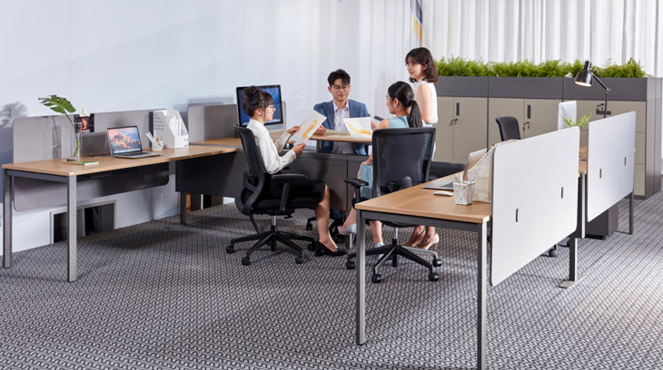 圣奥办公家具使用屏风工位打造的多元化办公空间实拍图