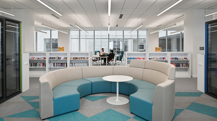圣奥为昆山杜克大学设计舒适健康的图书馆空间实拍图