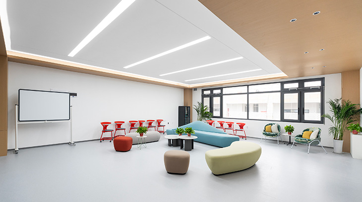 圣奥办公家具为西安汽车职业大学打造的公共空间实拍图