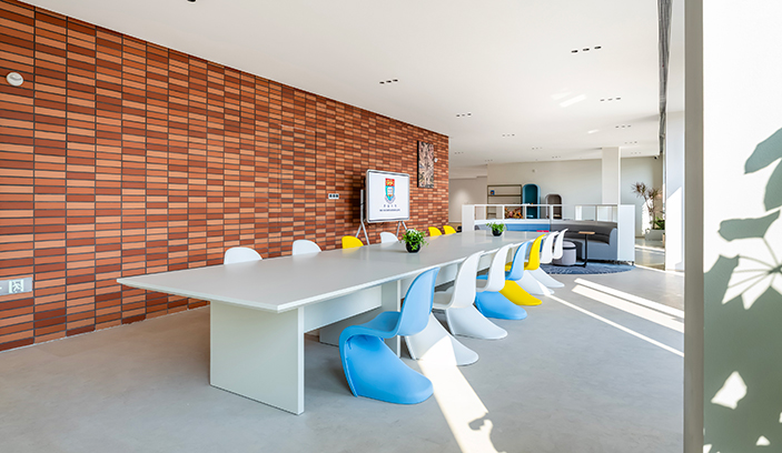 圣奥为港大经管学院上海中心打造的会议中心实拍图