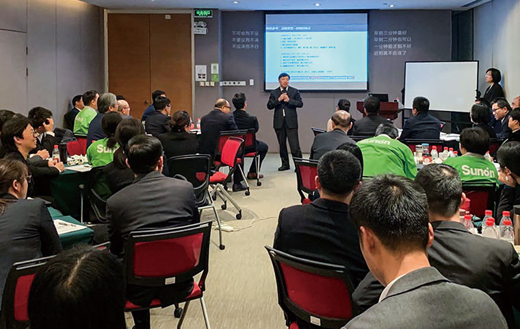 现任华为公司战略顾问,乔诺商学院战略管理核心专家凌湘寿先生主讲