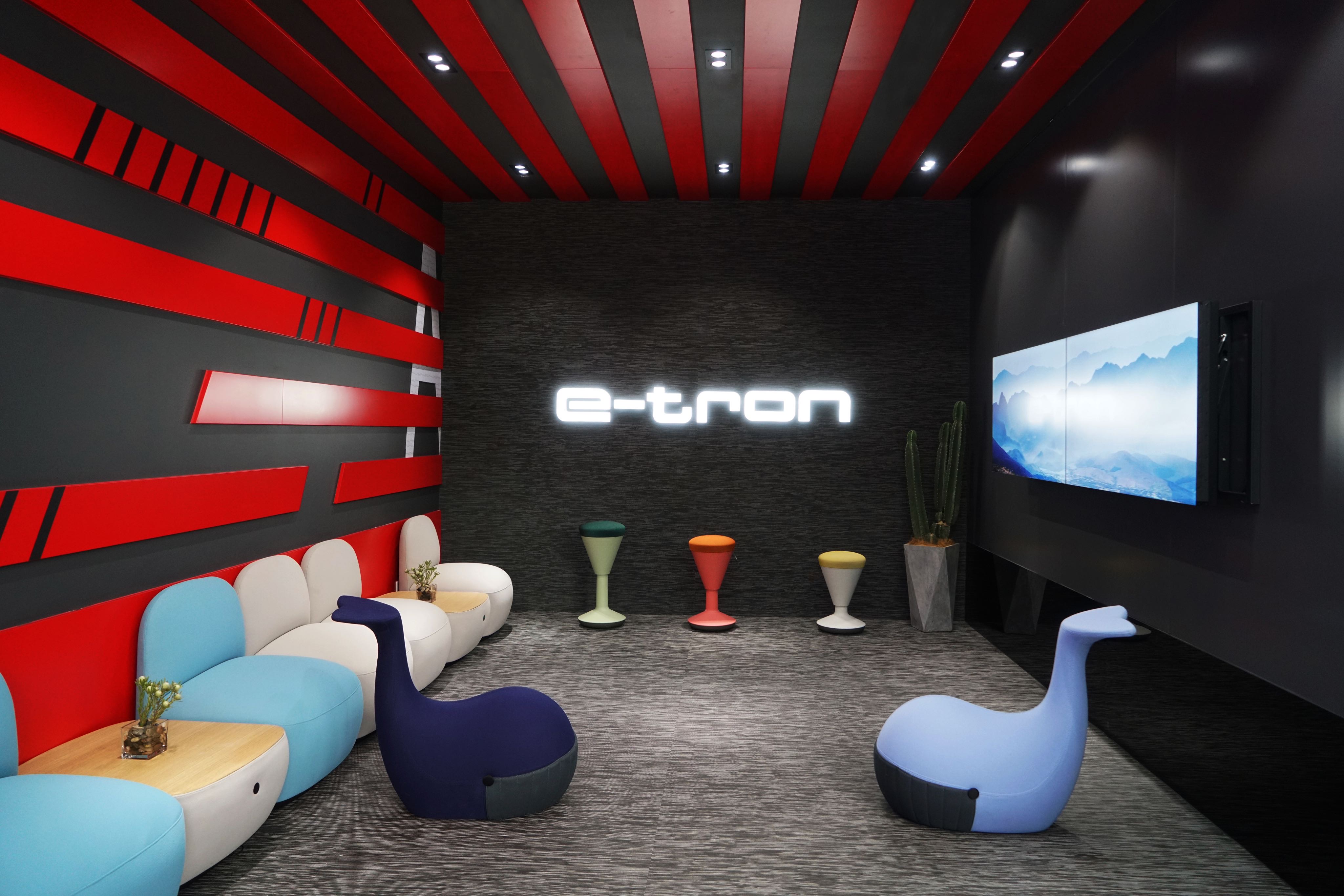 浙江圣奥办公家具为奥迪设计城市新能源展厅