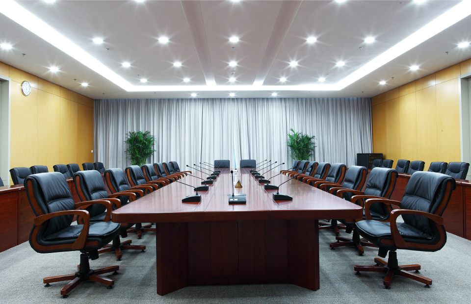 圣奥办公家具为中国石化定制的办公家具及规划的会议室