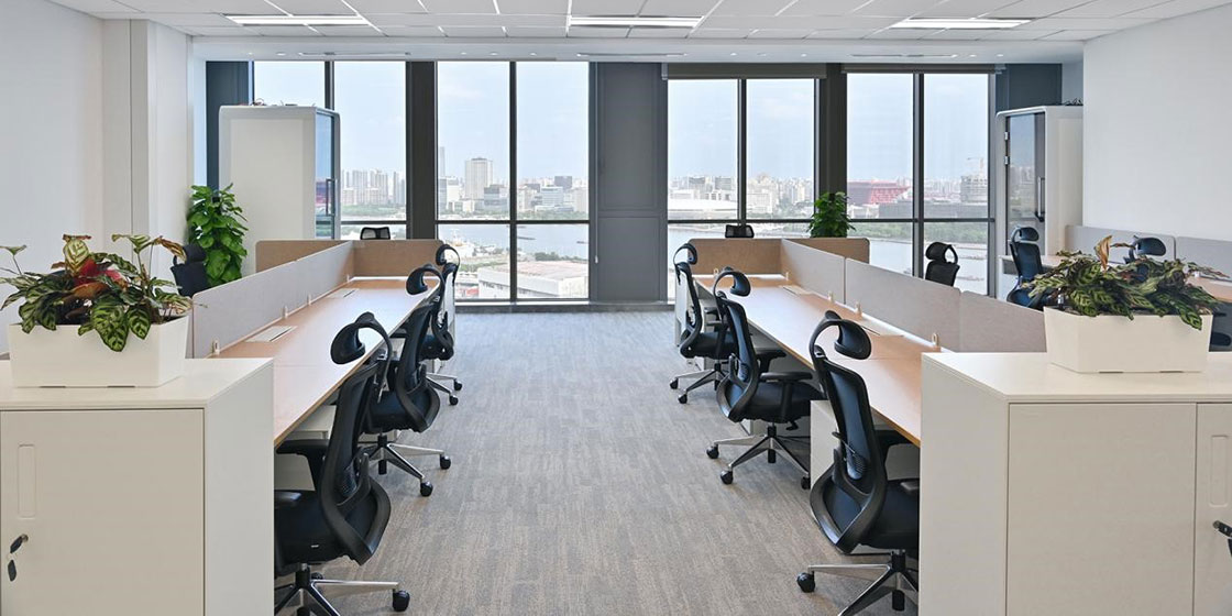 圣奥办公家具为中海信托打造的高效职员办公空间实拍图