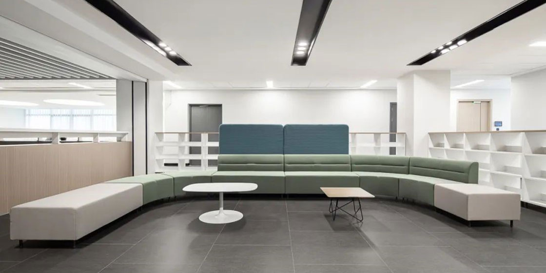 圣奥利用花立系列沙发为上海交通大学环境科学与工程学院设计公共休闲空间实拍图