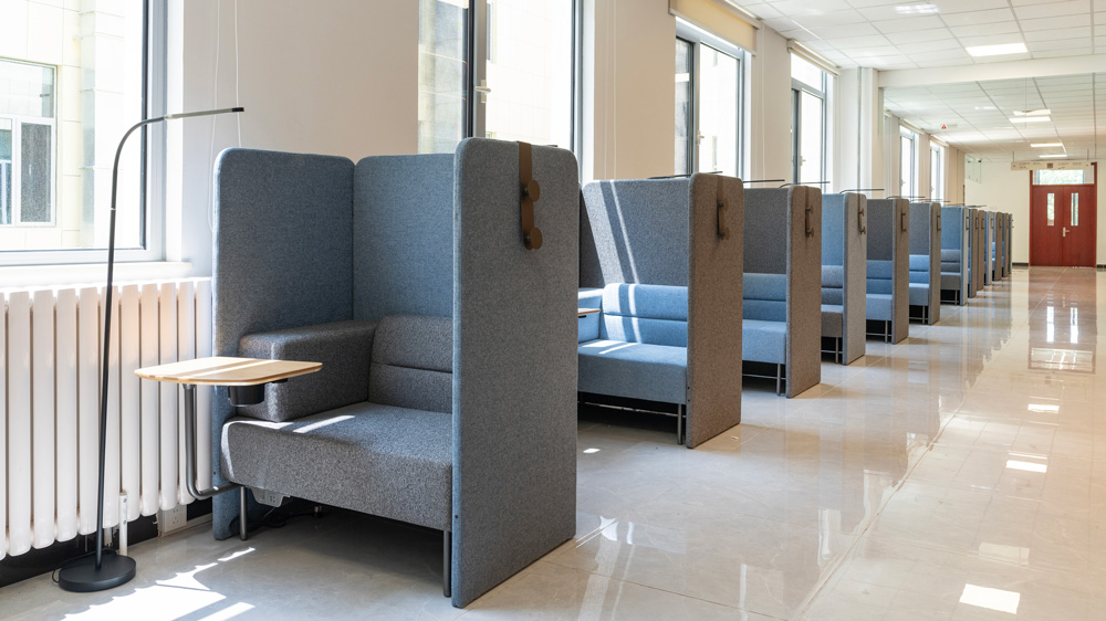 圣奥为中国社会科学院大学图书馆设计的阅读卡座实拍图 圣奥为中国社会科学院大学图书馆设计的阅读卡座实拍图