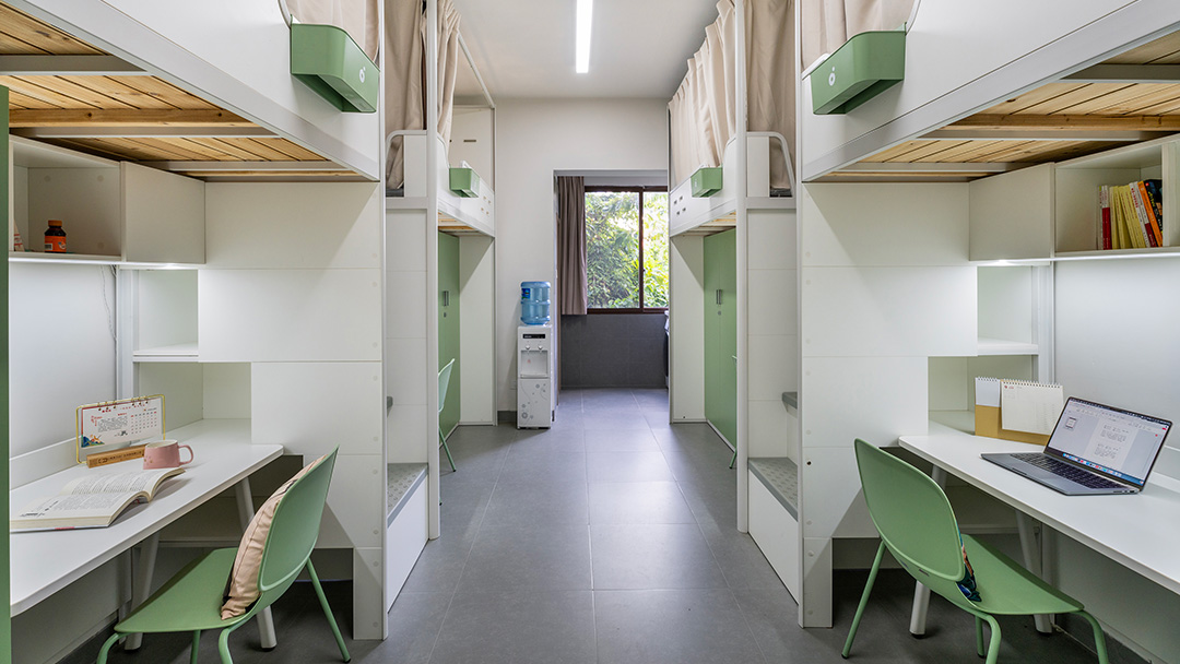 圣奥为云南工商学院打造的四人宿舍空间实拍图 圣奥为云南工商学院打造的四人宿舍空间实拍图