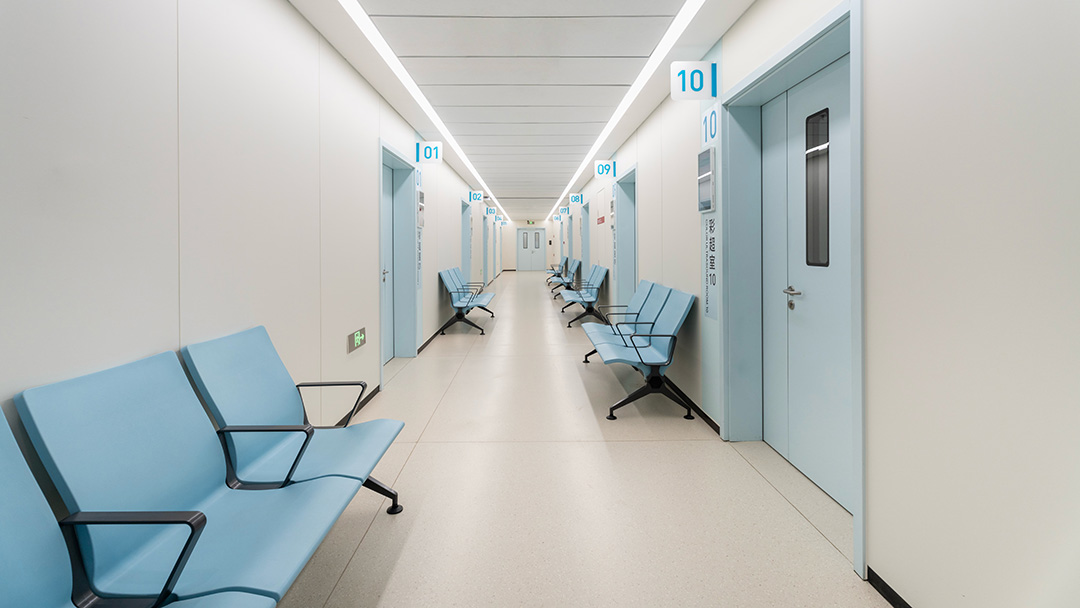 圣奥为西安大兴医院渭水园园区设计的等候区实拍图 圣奥为西安大兴医院渭水园园区设计的等候区实拍图