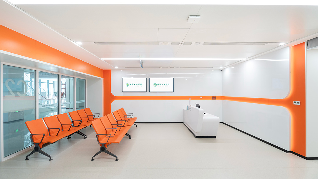 圣奥为西安大兴医院渭水园园区设计的等候区实拍图 圣奥为西安大兴医院渭水园园区设计的等候区实拍图