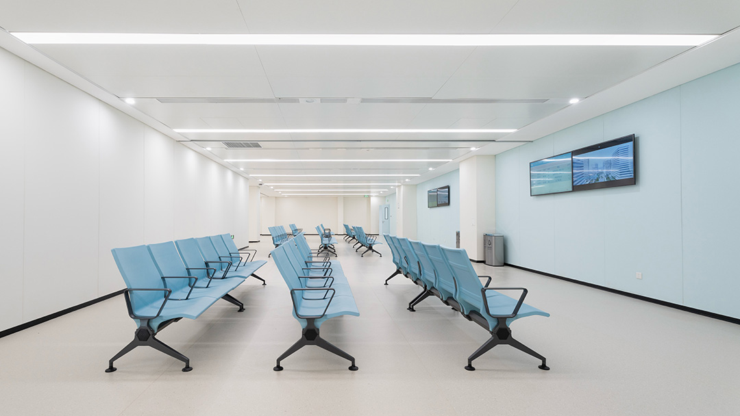 圣奥为西安大兴医院渭水园园区设计的等候区实拍图 圣奥为西安大兴医院渭水园园区设计的等候区实拍图