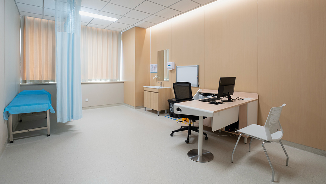 圣奥为西安大兴医院渭水园园区设计的专家诊室实拍图 圣奥为西安大兴医院渭水园园区设计的专家诊室实拍图