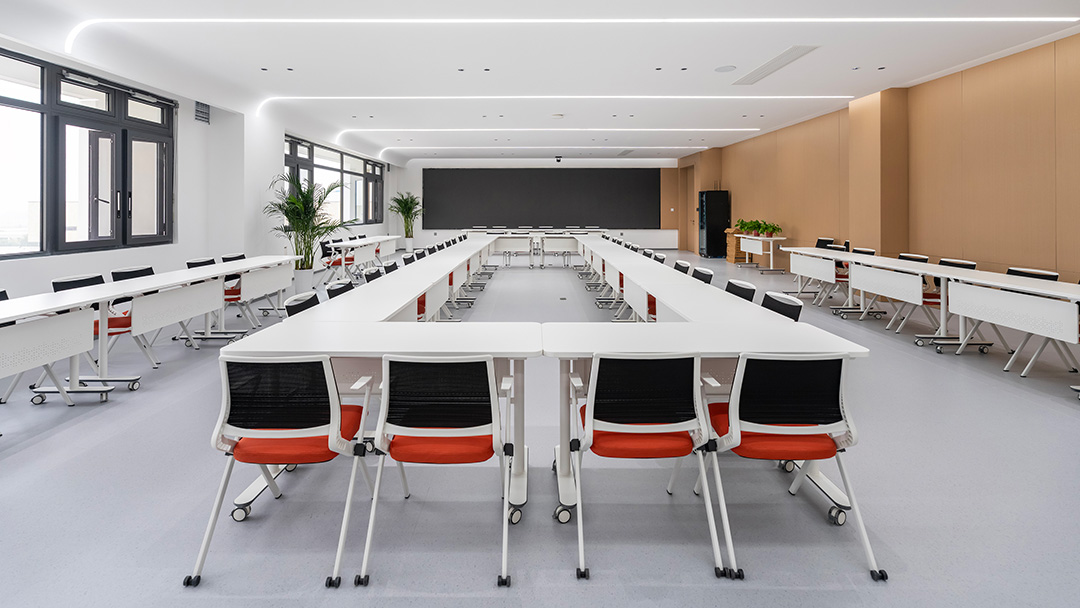 圣奥办公家具为西安汽车职业大学打造的会议空间实拍图 圣奥办公家具为西安汽车职业大学打造的会议空间实拍图
