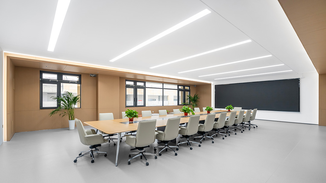 圣奥办公家具为西安汽车职业大学打造的会议空间实拍图 圣奥办公家具为西安汽车职业大学打造的会议空间实拍图