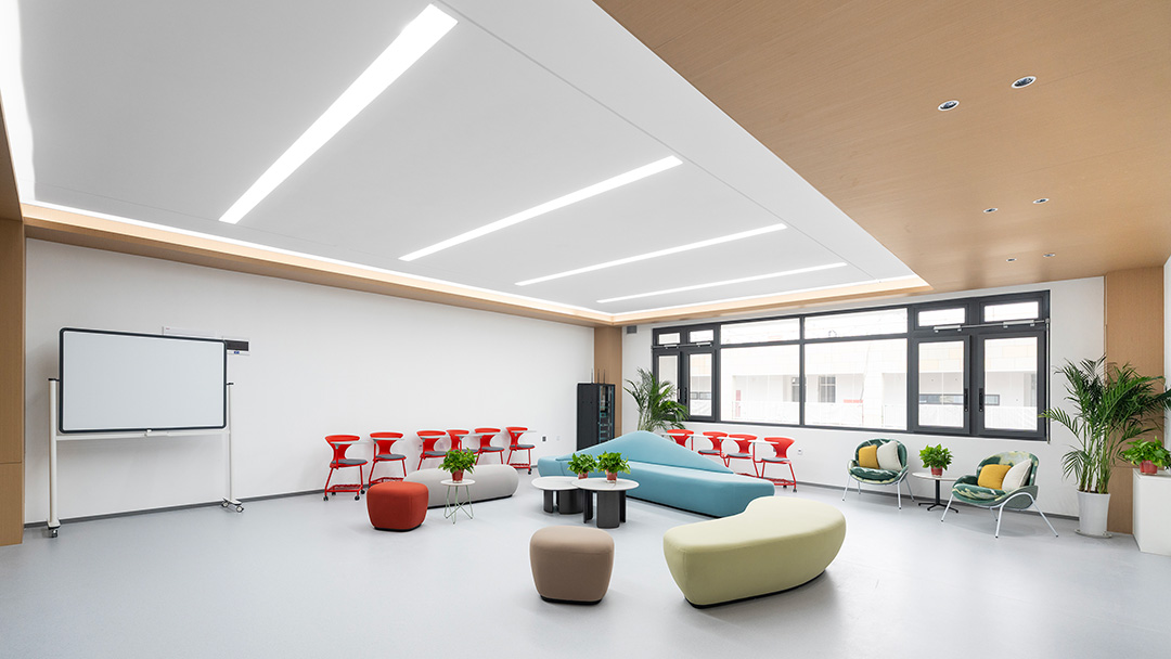 圣奥办公家具为西安汽车职业大学打造的公共空间实拍图 圣奥办公家具为西安汽车职业大学打造的公共空间实拍图