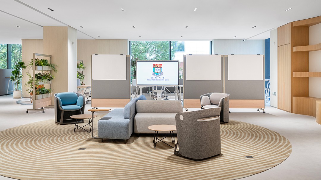 圣奥为港大经管学院上海中心打造的公共空间实拍图