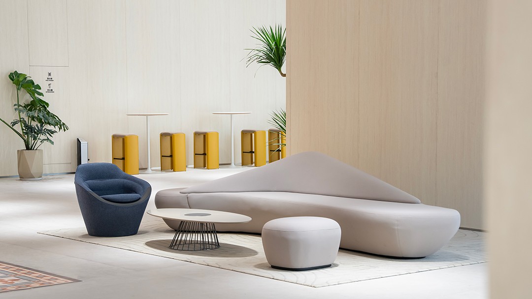 圣奥为港大经管学院上海中心打造的公共空间实拍图