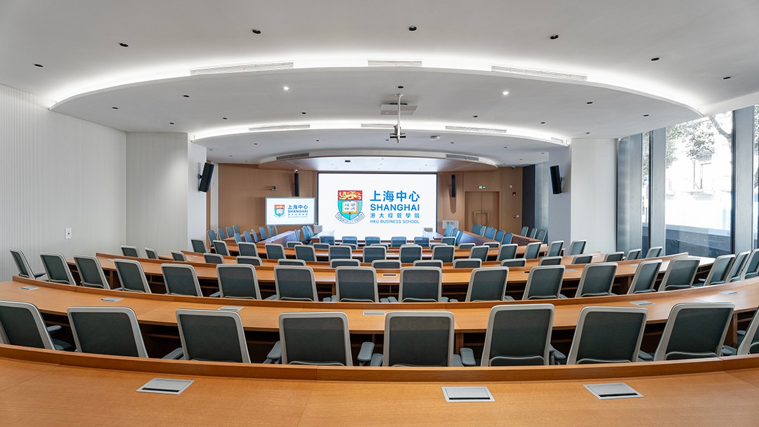 圣奥为港大经管学院上海中心打造的教育空间教室空间实拍图