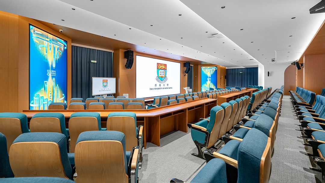 圣奥为港大经管学院上海中心打造的会议空间报告厅实拍图