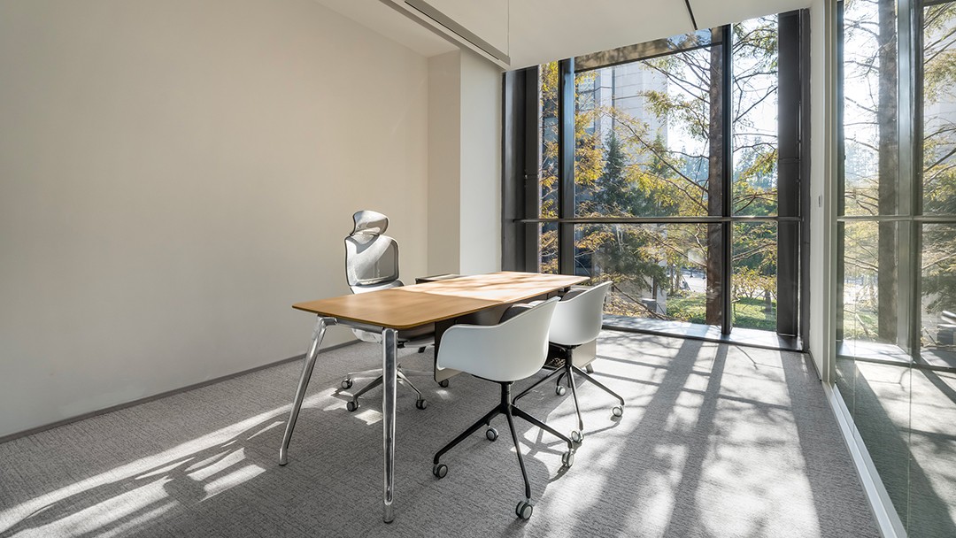 圣奥为港大经管学院上海中心打造的主管空间实拍图