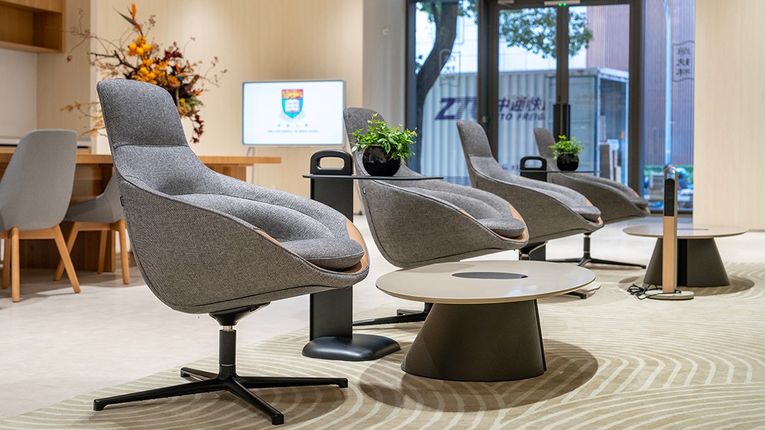 圣奥为港大经管学院上海中心打造的公共空间实拍图