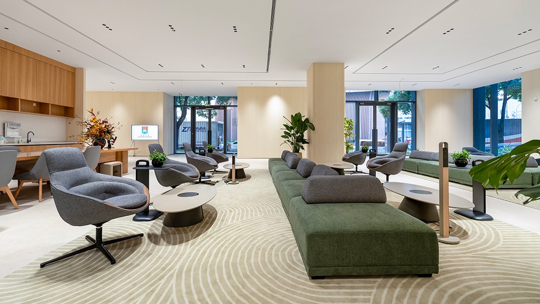 圣奥为港大经管学院上海中心打造的公共空间实拍图