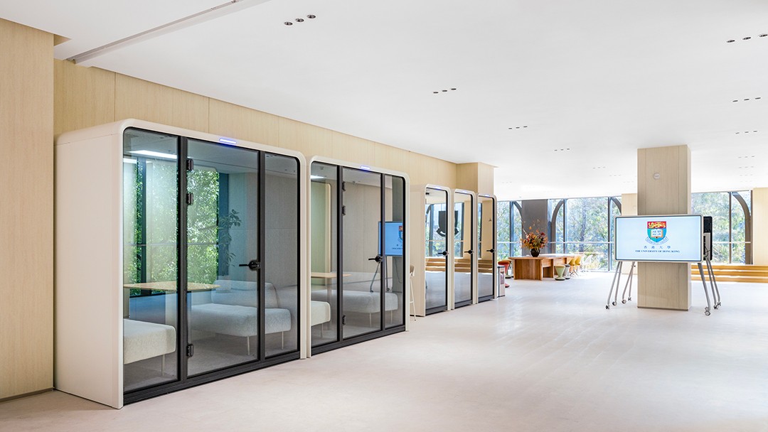 圣奥为港大经管学院上海中心打造的公共空间实拍图